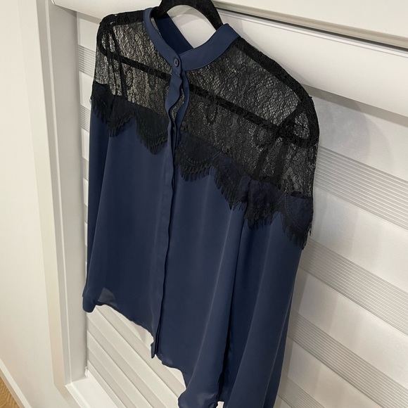 LC Lauren Conrad Navy Blouse with Lace, size XS - Picture 3 of 7
